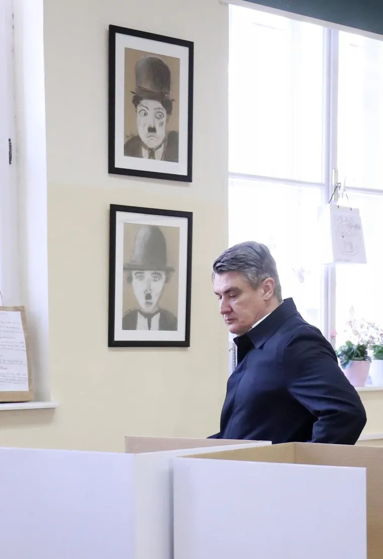 Milanović na glasovanje došao sa suprugom Sanjom: Muškarac ga opako verbalno napao ispred birališta