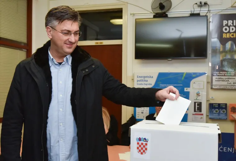 Glasanju u drugom krugu za predsjednika ili predsjednicu Republike Hrvatske, pristupio je i hrvatski premijer Andrej Plenković