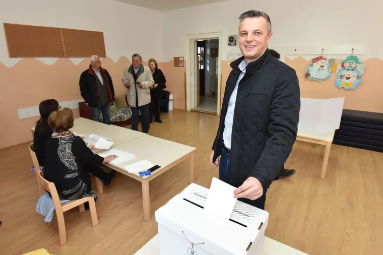 Gradonačelnik Čakovca i SDP-ov saborski zastupnik Stjepan Kovač, glasao u 2. krugu izbora za predsjednika Republike Hrvatske
