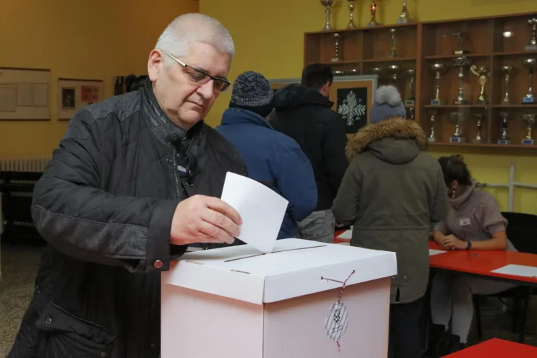 Uz veliki broj glasača i Anto Đapić je u Osijeku iza&scaron;ao na birali&scaron;te