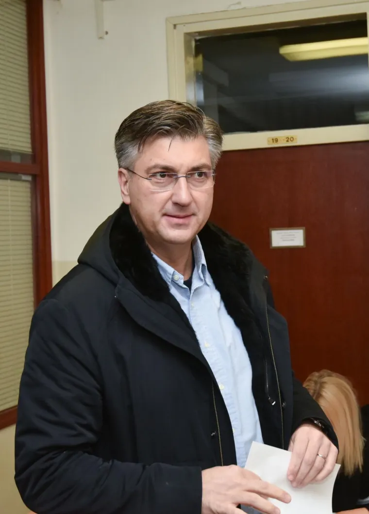 Među prvima je glasovao i premijer Andrej Plenković