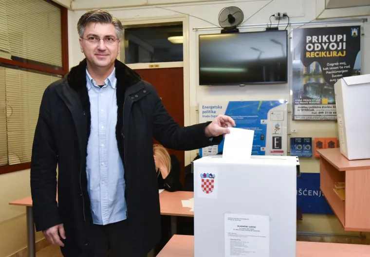 Među prvima je glasovao i premijer Andrej Plenković