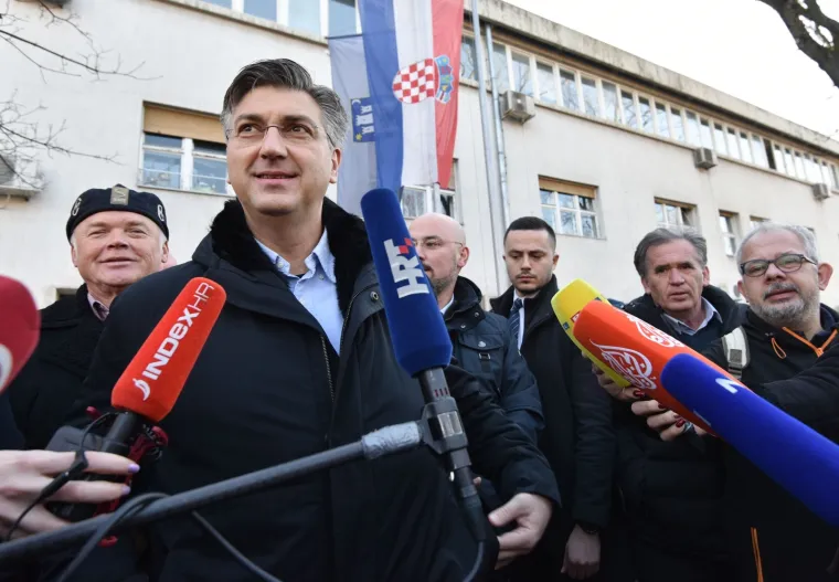 Među prvima je glasovao i premijer Andrej Plenković