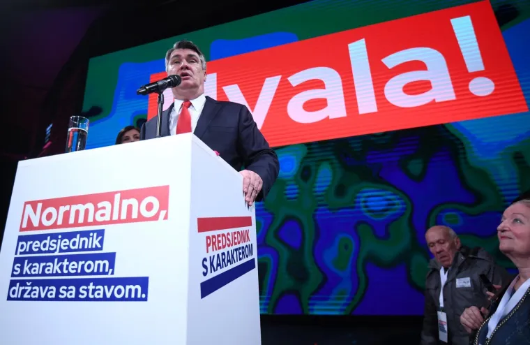 Milanovića je supruga Sanja zagrlila na pozornici! S uzdignutom &scaron;akom pozdravljao je odu&scaron;evljene prista&scaron;e