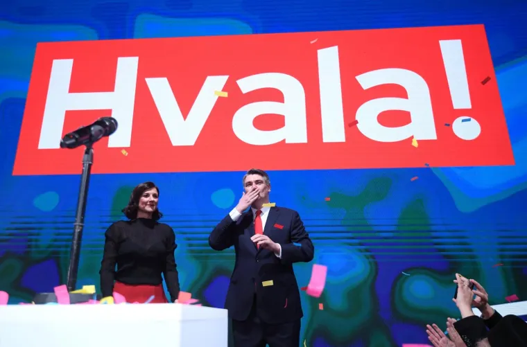 Milanovića je supruga Sanja zagrlila na pozornici! S uzdignutom &scaron;akom pozdravljao je odu&scaron;evljene prista&scaron;e