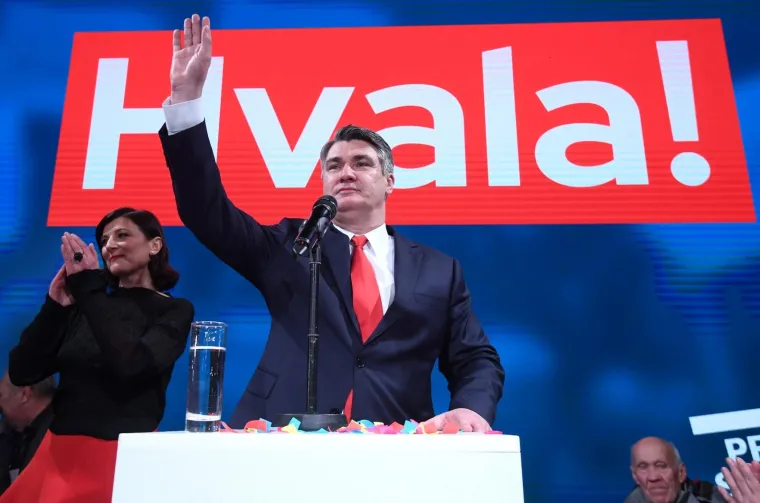 Milanovića je supruga Sanja zagrlila na pozornici! S uzdignutom &scaron;akom pozdravljao je odu&scaron;evljene prista&scaron;e