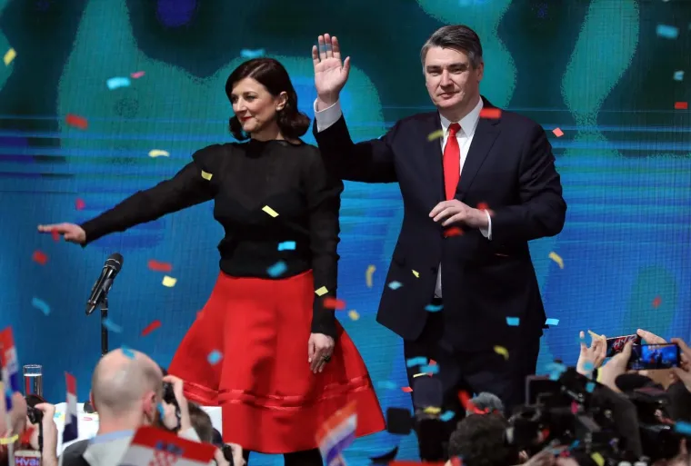 Milanovića je supruga Sanja zagrlila na pozornici! S uzdignutom &scaron;akom pozdravljao je odu&scaron;evljene prista&scaron;e