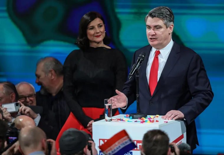 Milanovića je supruga Sanja zagrlila na pozornici! S uzdignutom &scaron;akom pozdravljao je odu&scaron;evljene prista&scaron;e