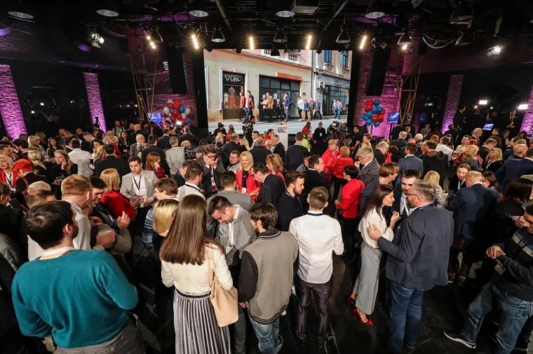 ZORAN MILANOVIĆ NOVI JE HRVATSKI PREDSJEDNIK: U stožeru vlada euforija, svi čekaju pobjednika