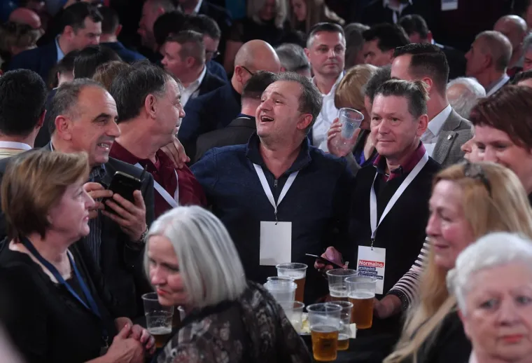 ZORAN MILANOVIĆ NOVI JE HRVATSKI PREDSJEDNIK: U stožeru vlada euforija, svi čekaju pobjednika