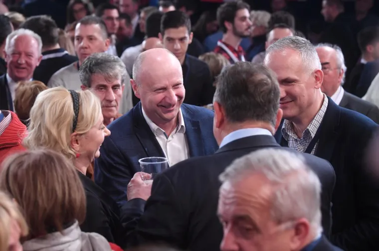 ZORAN MILANOVIĆ NOVI JE HRVATSKI PREDSJEDNIK: U stožeru vlada euforija, svi čekaju pobjednika