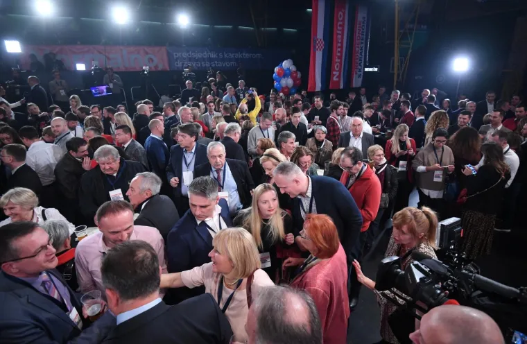 ZORAN MILANOVIĆ NOVI JE HRVATSKI PREDSJEDNIK: U stožeru vlada euforija, svi čekaju pobjednika