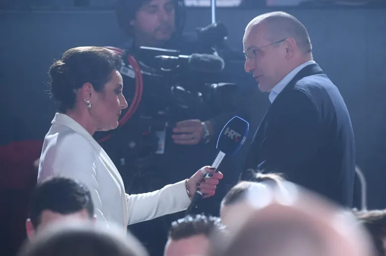 ZORAN MILANOVIĆ NOVI JE HRVATSKI PREDSJEDNIK: U stožeru vlada euforija, svi čekaju pobjednika