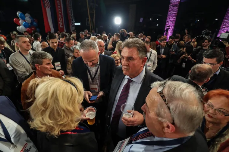 ZORAN MILANOVIĆ NOVI JE HRVATSKI PREDSJEDNIK: U stožeru vlada euforija, svi čekaju pobjednika