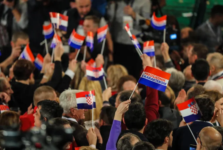 ZORAN MILANOVIĆ NOVI JE HRVATSKI PREDSJEDNIK: U stožeru vlada euforija, svi čekaju pobjednika