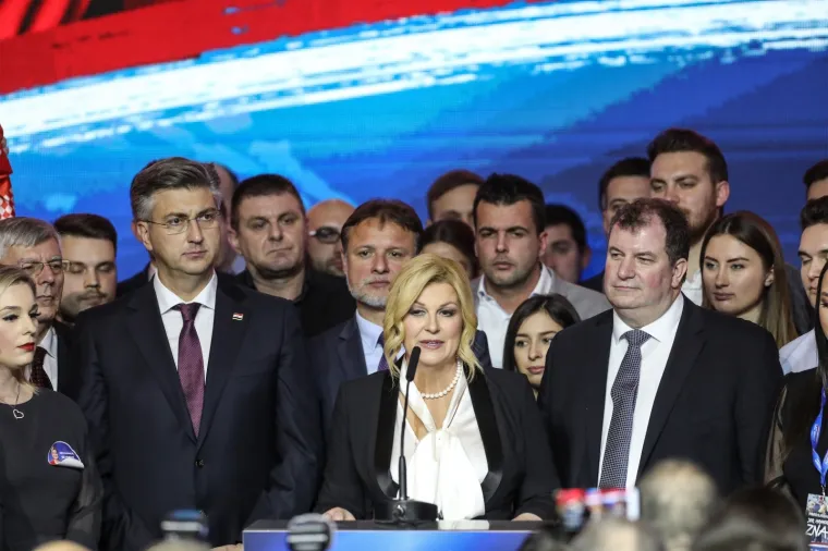 KOLINDA NIJE MOGLA SAKRITI EMOCIJE: Fotografi zabilježili trenutak kada je čestitala pobjedniku