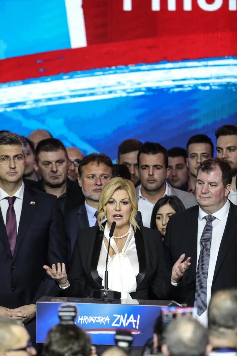 KOLINDA NIJE MOGLA SAKRITI EMOCIJE: Fotografi zabilježili trenutak kada je čestitala pobjedniku
