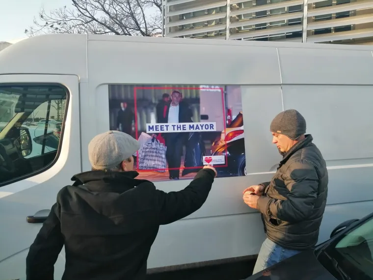 Juričan je odlučio zauzeti Zagrebački holding, ispred zgrade postavio &scaron;atore