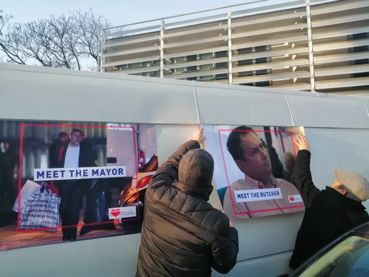 Juričan je odlučio zauzeti Zagrebački holding, ispred zgrade postavio &scaron;atore