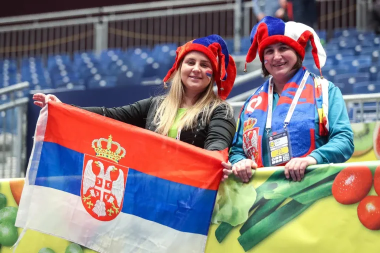 LUDNICA JE POČELA, NAVIJAČI PUNE STADTHALLE: Pogledajte prve kadrove iz dvorane u kojoj će Kauboji otvoriti Euro