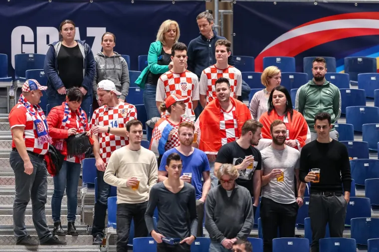 LUDNICA JE POČELA, NAVIJAČI PUNE STADTHALLE: Pogledajte prve kadrove iz dvorane u kojoj će Kauboji otvoriti Euro