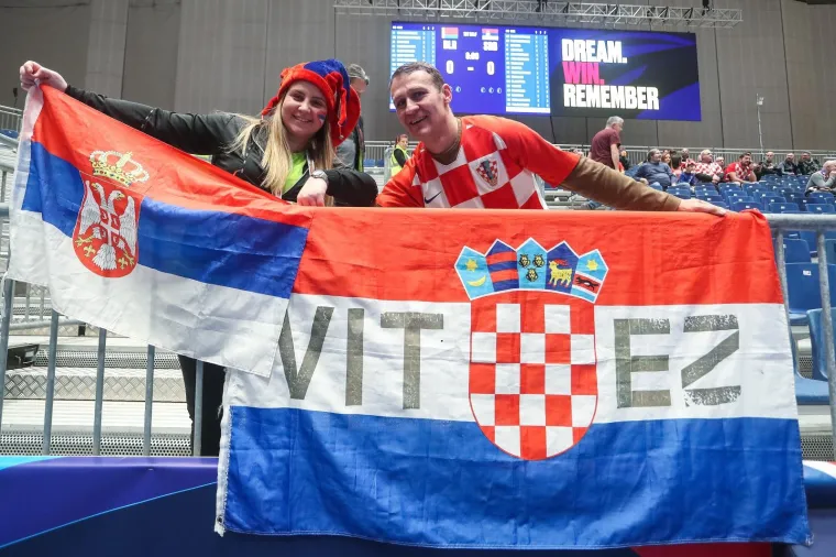 LUDNICA JE POČELA, NAVIJAČI PUNE STADTHALLE: Pogledajte prve kadrove iz dvorane u kojoj će Kauboji otvoriti Euro