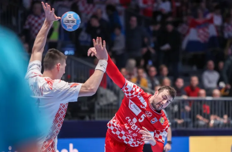 Hrvatska rukometna reprezentacija pobijedila je u Grazu Bjelorusiju s 31-23 (15-10) u dvoboju 2. kola A skupine EURA.       Nakon početne pobjede protiv Crne Gore (27-21), hrvatski rukometa&scaron;i su uverljivim trijumfom nad Bjelorusijom stigli nadomak plasmana u drugu fazu.