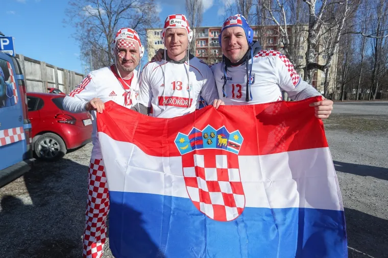 11.01.2020., Graz, Austrija - Navijaci ispred dvorane Stadthalle Graz spremno docekuju utakmicu 2. kola Europskog prvenstva u skupini A izmedju Hrvatske i Bjelorusije. Photo: Luka Stanzl/PIXSELL