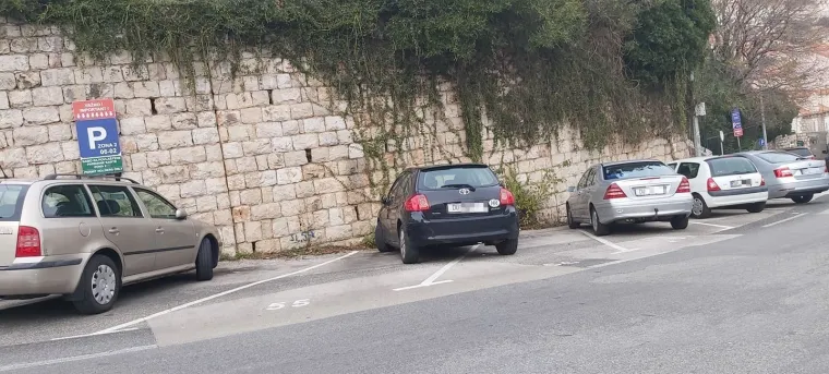 Tko im je dao vozačku? Pogledajte majstorske vje&scaron;tine parkiranja diljem Hrvatske