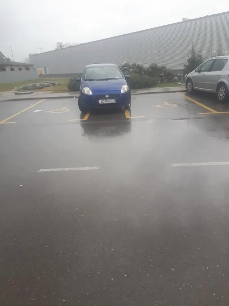 Tko im je dao vozačku? Pogledajte majstorske vje&scaron;tine parkiranja diljem Hrvatske