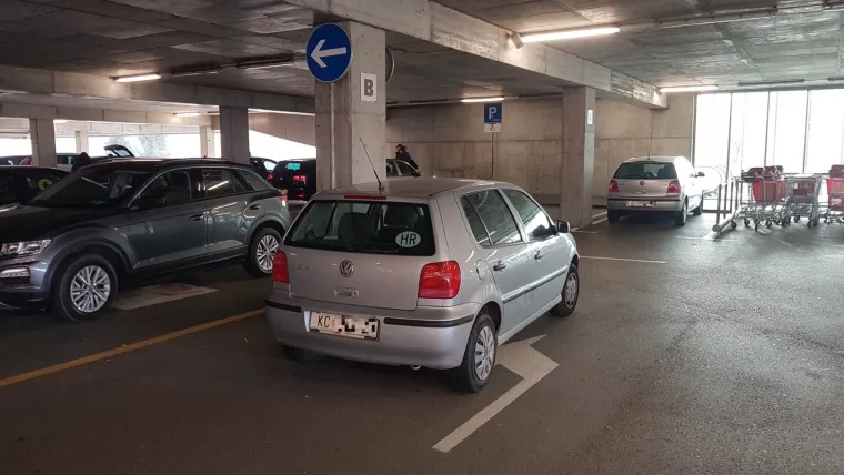 Tko im je dao vozačku? Pogledajte majstorske vje&scaron;tine parkiranja diljem Hrvatske