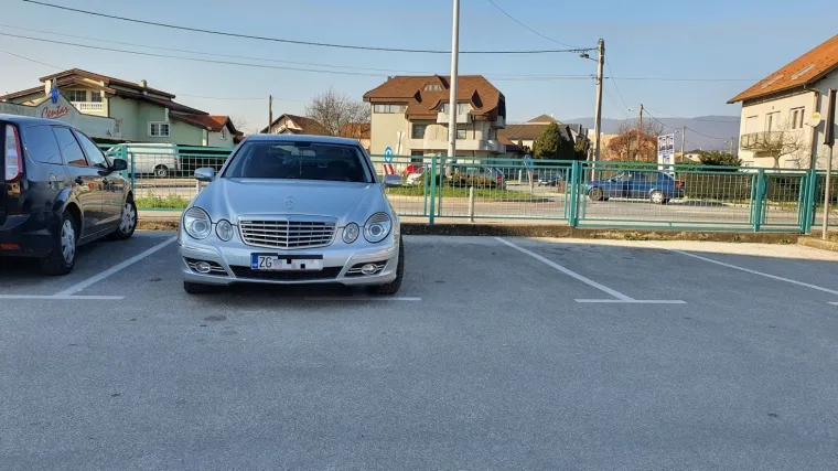 Tko im je dao vozačku? Pogledajte majstorske vje&scaron;tine parkiranja diljem Hrvatske