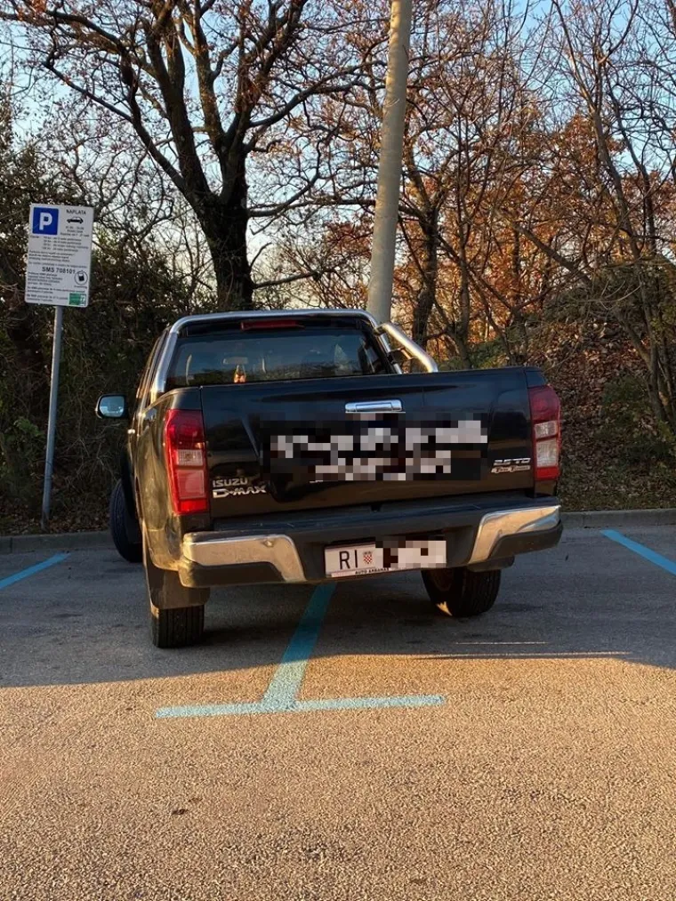 Tko im je dao vozačku? Pogledajte majstorske vje&scaron;tine parkiranja diljem Hrvatske