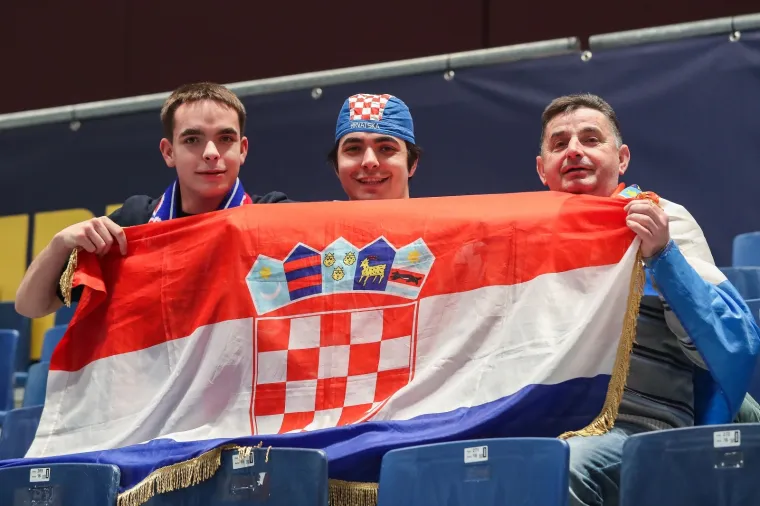 13.01.2020., Stadthalle Graz, Graz, Austrija - Europsko rukometno prvenstvo, skupina A, 3. kolo, Srbija - Hrvatska. Navijaci Hrvatske okupljaju se u dvorani prije utakmice. Photo: Luka Stanzl/PIXSELL