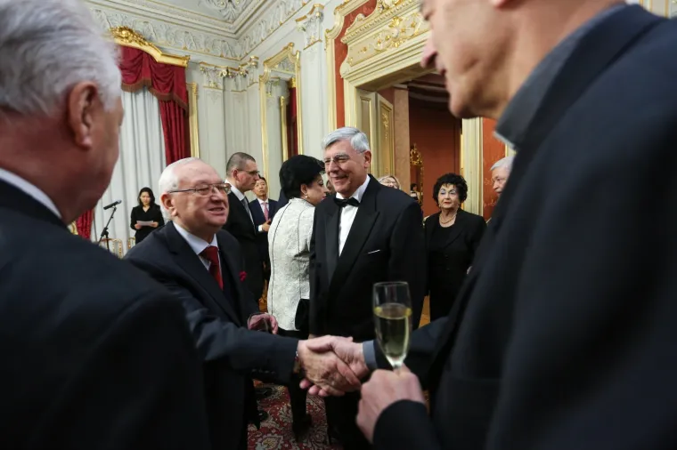 Željku Reineru uručeno još jedno odličje: Vitez i akademik zablistao noseći rozu lentu. Pogledajte tko je sve došao