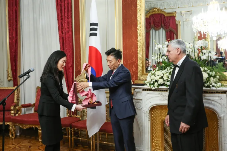 Željku Reineru uručeno još jedno odličje: Vitez i akademik zablistao noseći rozu lentu. Pogledajte tko je sve došao