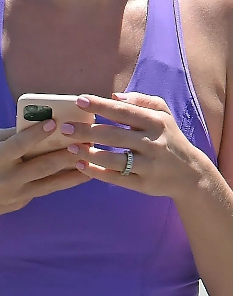 NE PRIČA SE SAMO O HARRYJU I MEGHAN: Dianina nećakinja uhvaćena kako razmjenjuje nježnosti s duplo starijim tajkunom