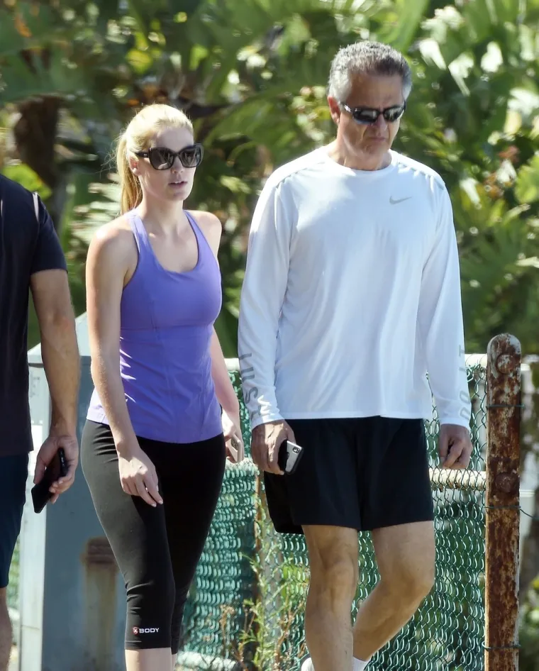 Lady Kitty Spencer (29) ovih se blagdana zaručila s modnim tajkunom Michaelom Lewisom (60).