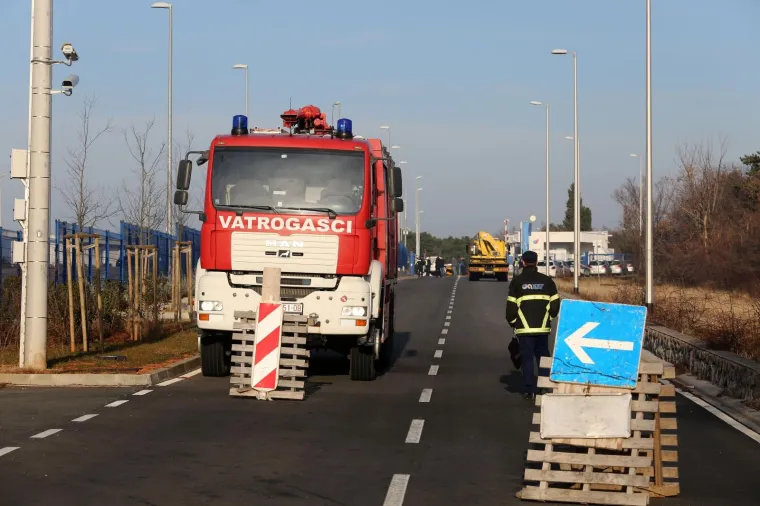 Te&scaron;ka nesreća u Omi&scaron;lju: Vozač osobnog automobila poginuo na mjestu događaja
