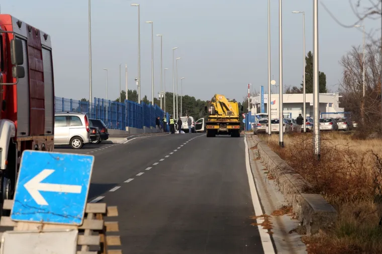 Te&scaron;ka nesreća u Omi&scaron;lju: Vozač osobnog automobila poginuo na mjestu događaja
