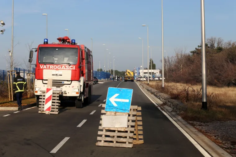 Te&scaron;ka nesreća u Omi&scaron;lju: Vozač osobnog automobila poginuo na mjestu događaja