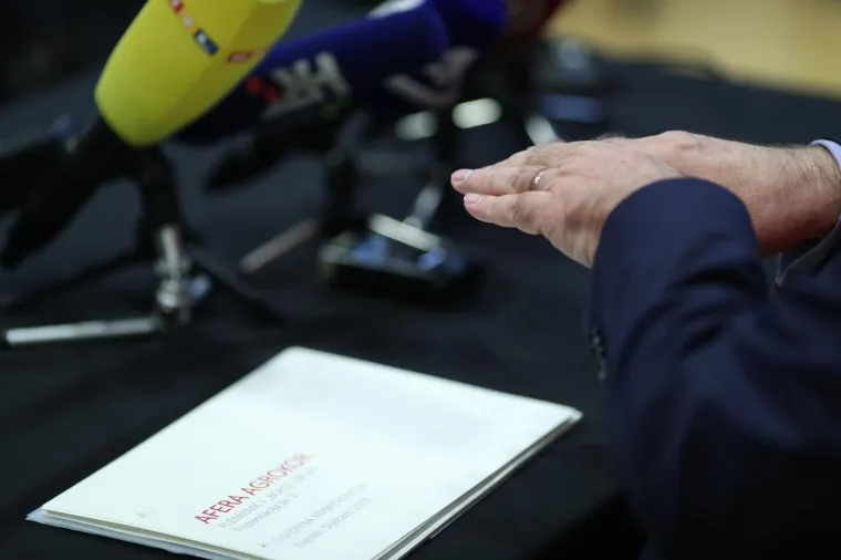 Todorić ispred 'Agrokorova' panoa održao konferenciju za medije: 'Dostavljeni su mi tajni dokumenti...'