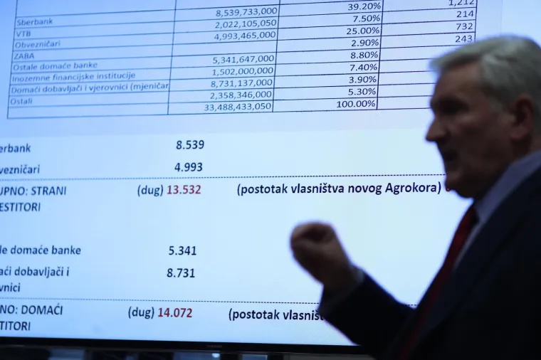 Todorić ispred 'Agrokorova' panoa održao konferenciju za medije: 'Dostavljeni su mi tajni dokumenti...'