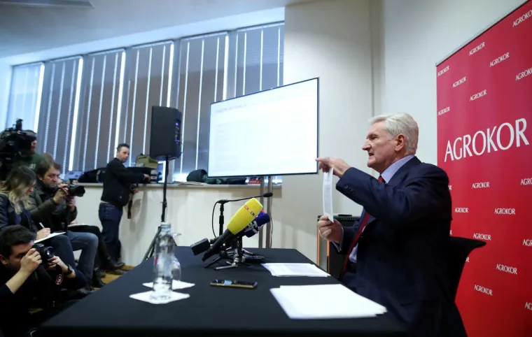 Todorić ispred 'Agrokorova' panoa održao konferenciju za medije: 'Dostavljeni su mi tajni dokumenti...'