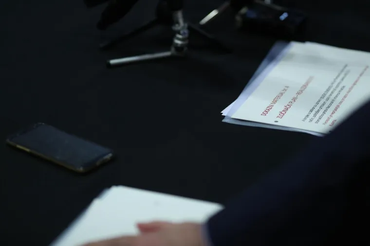 Todorić ispred 'Agrokorova' panoa održao konferenciju za medije: 'Dostavljeni su mi tajni dokumenti...'