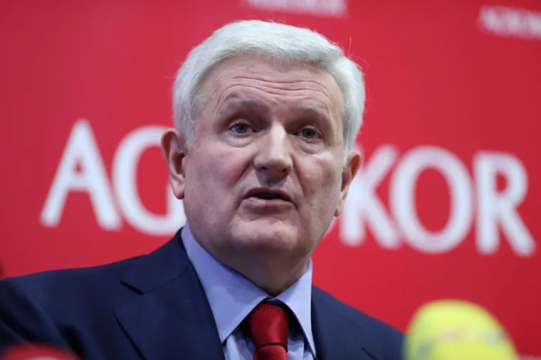 Todorić ispred 'Agrokorova' panoa održao konferenciju za medije: 'Dostavljeni su mi tajni dokumenti...'