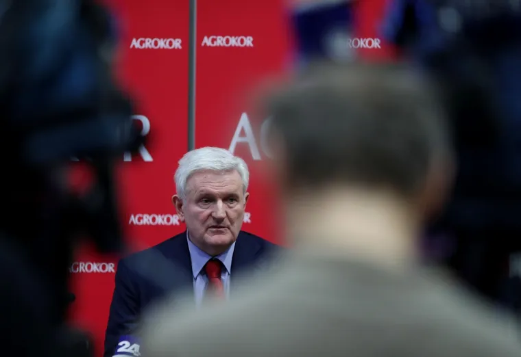 Todorić ispred 'Agrokorova' panoa održao konferenciju za medije: 'Dostavljeni su mi tajni dokumenti...'