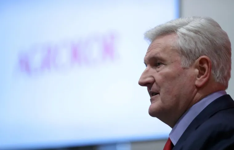 Todorić ispred 'Agrokorova' panoa održao konferenciju za medije: 'Dostavljeni su mi tajni dokumenti...'