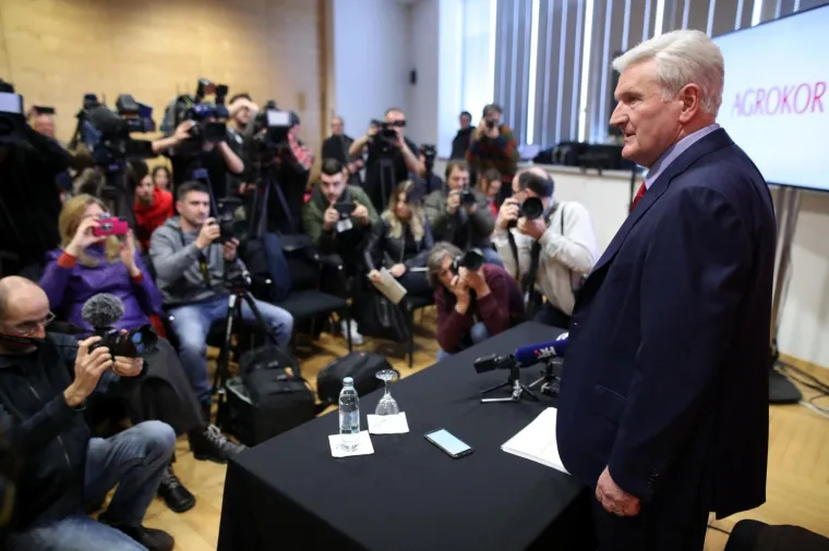 Todorić ispred 'Agrokorova' panoa održao konferenciju za medije: 'Dostavljeni su mi tajni dokumenti...'