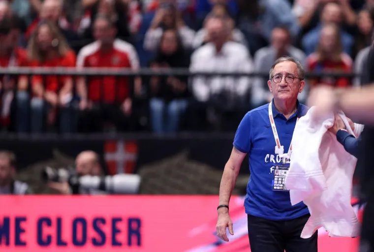 SPUSTI SE LUKA: Hrvatski bombarder poletio visoko; No, nije jedini